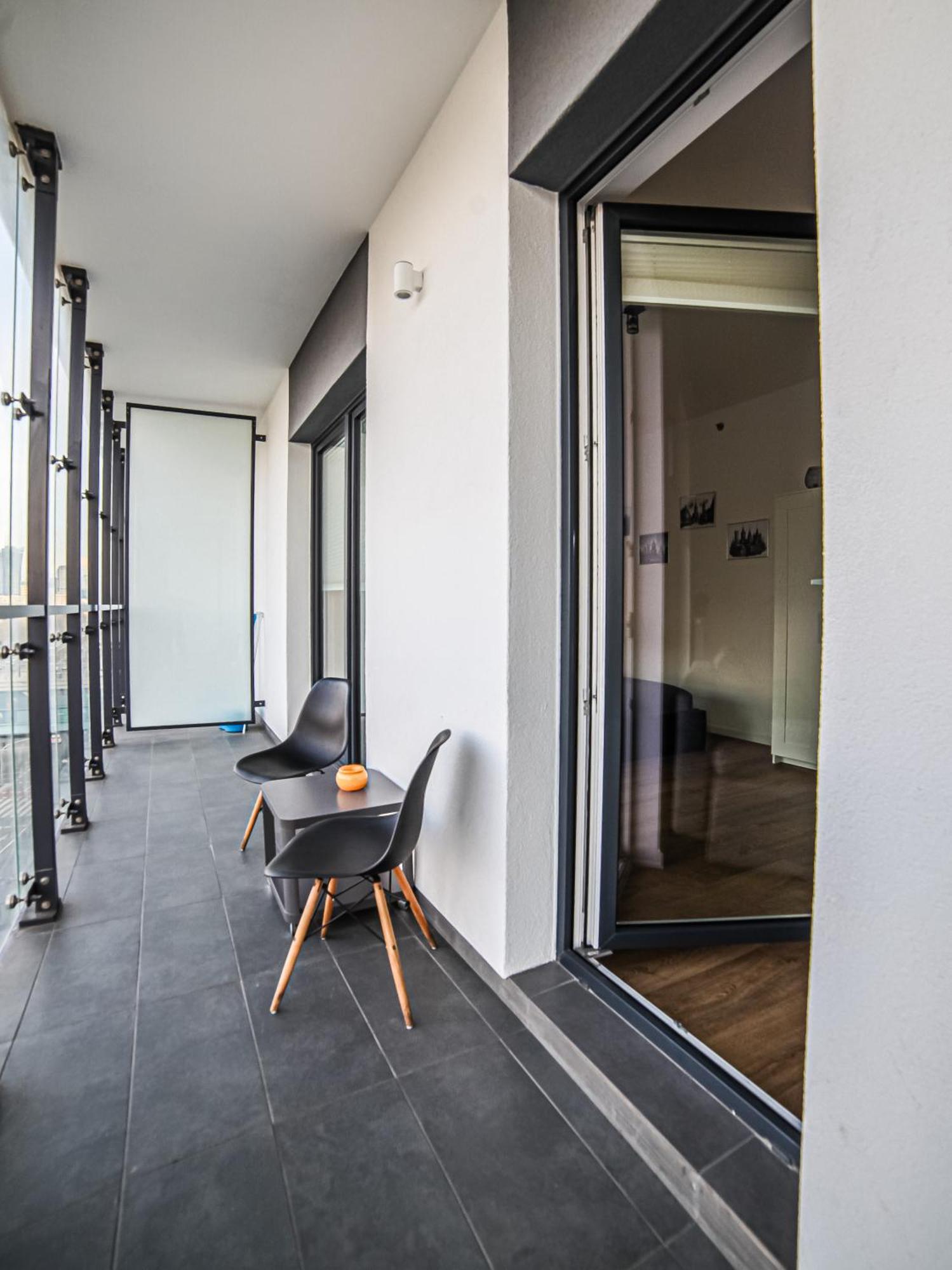 Big City Life Apartments - Bliska Wola Tower A Warschau Exterior foto